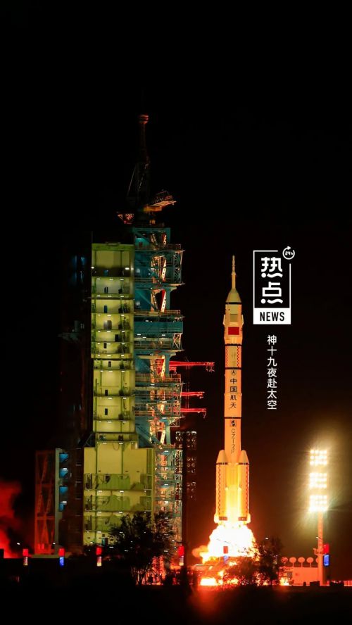 业务团队：方寸锁屏间演绎大千视界AG旗舰厅登录首页视觉中国终端(图3)