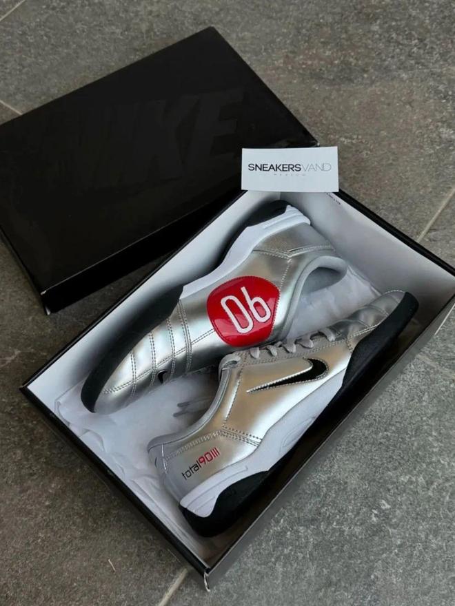 招牌色这4双sneakers值得一冲！AG旗舰厅中国区当「液态银」成春夏潮人(图22)