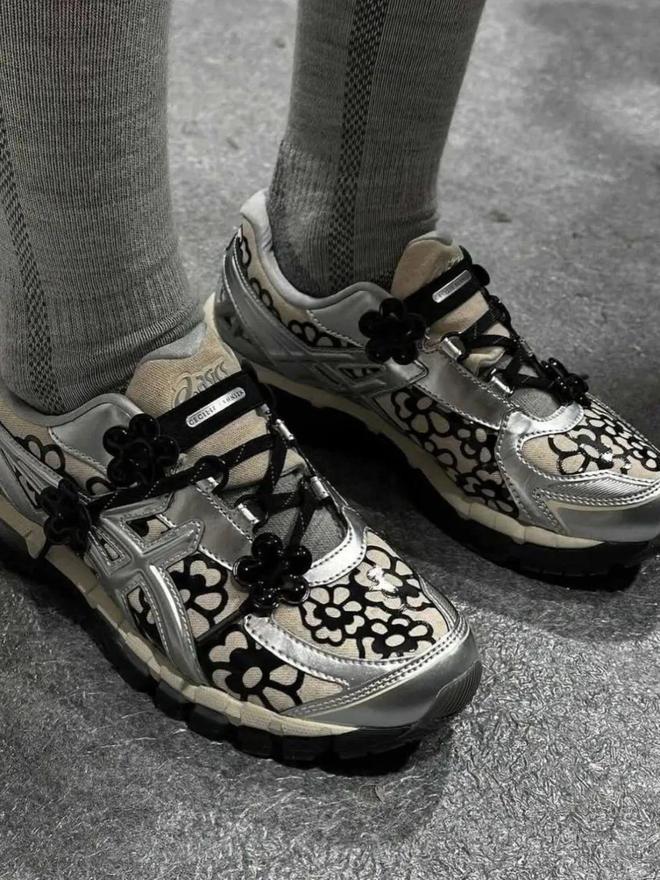 招牌色这4双sneakers值得一冲！AG旗舰厅中国区当「液态银」成春夏潮人(图25)